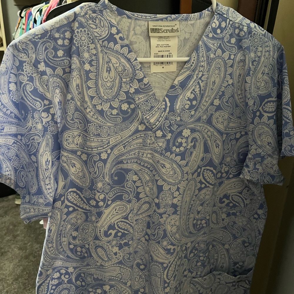 Scrub Lot! Size Small - image 5